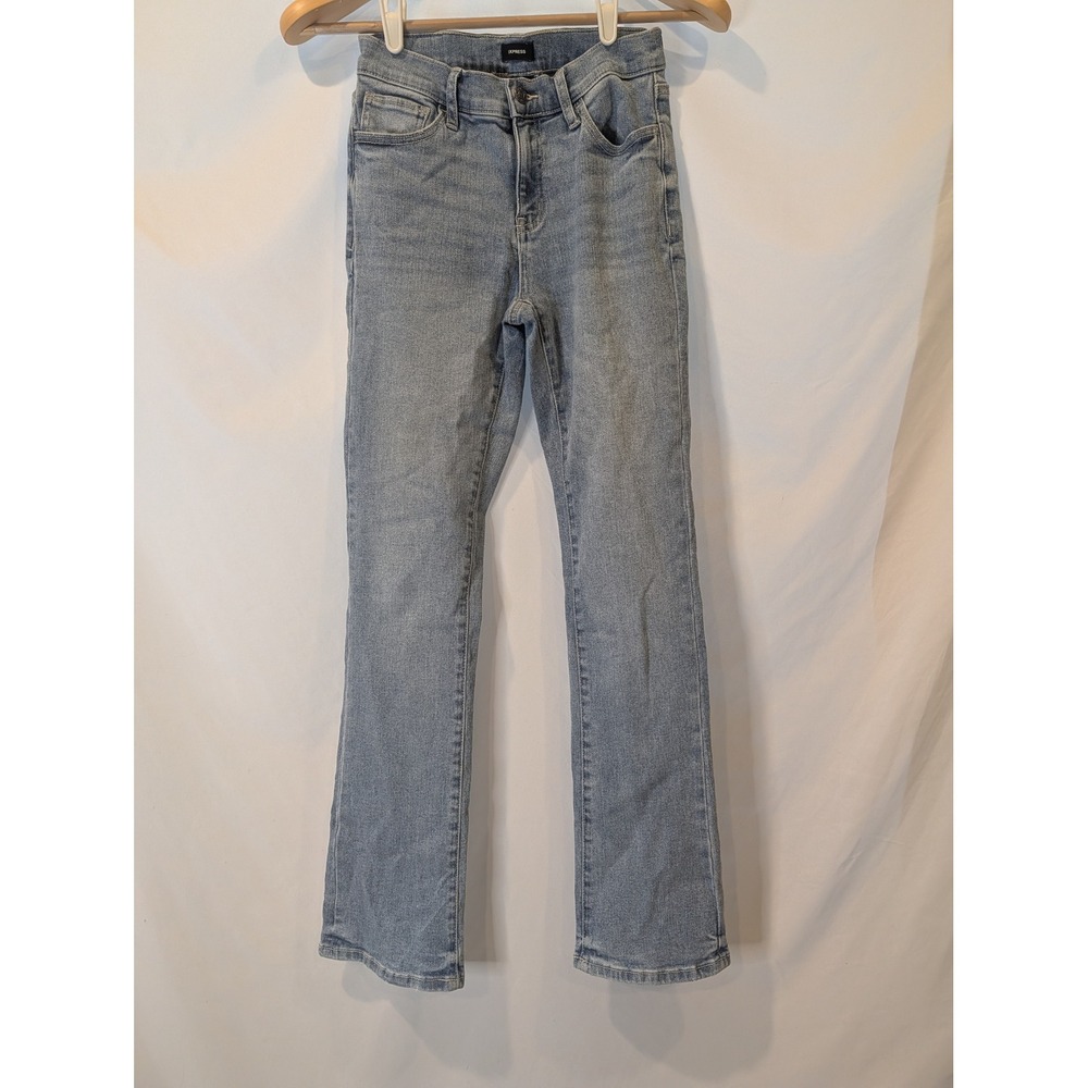 Express Women Light Wash Straight Leg slightly flared Denim Jeans Size 4 Stretch